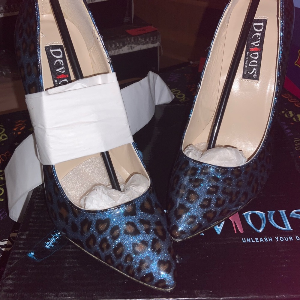 Devious Blue Cheetah Pump